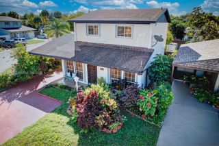 5284 NW 193rd Ln, Miami Gardens, FL 33055