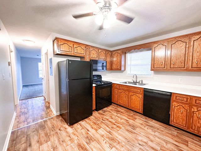 116 Ballygar St Apt H, Clarksville, TN 37043