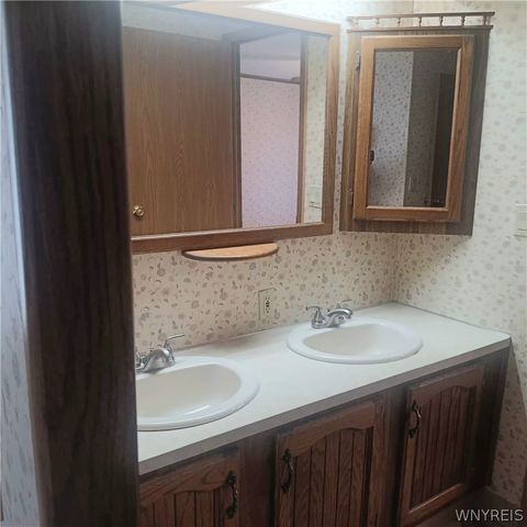 32 Brookridge Drive, Hamburg, NY 14075