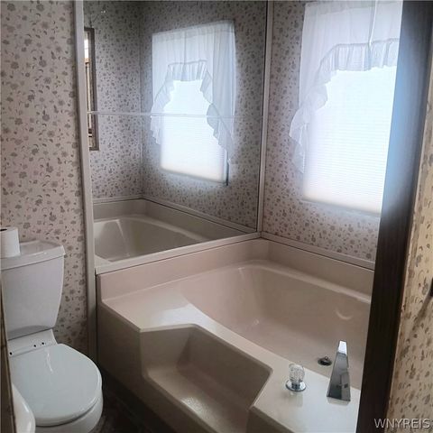 32 Brookridge Drive, Hamburg, NY 14075