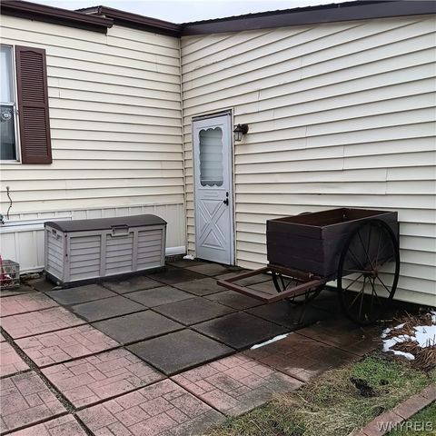 32 Brookridge Drive, Hamburg, NY 14075