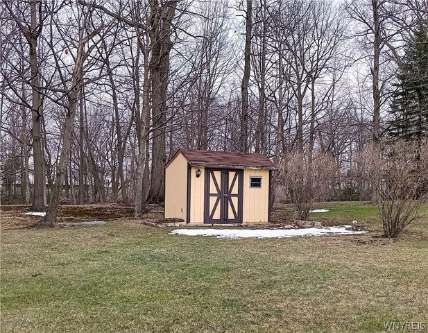 32 Brookridge Drive, Hamburg, NY 14075