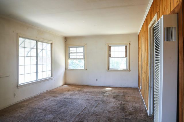 2033 Mayfair Drive E, Fresno, CA 93703