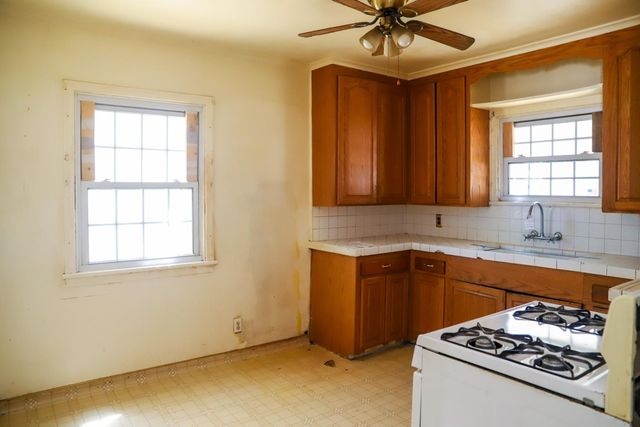 2033 Mayfair Drive E, Fresno, CA 93703