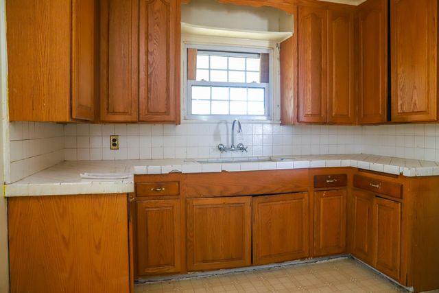 2033 Mayfair Drive E, Fresno, CA 93703
