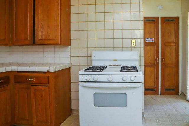 2033 Mayfair Drive E, Fresno, CA 93703