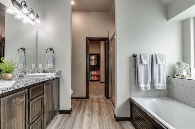 1731 W Zachary Way, Mustang, OK 73064