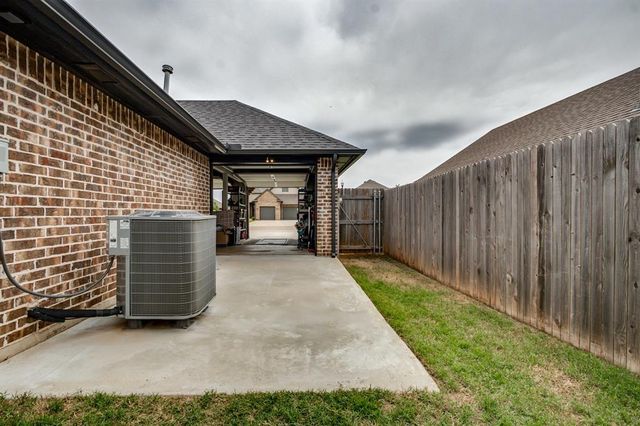 1731 W Zachary Way, Mustang, OK 73064