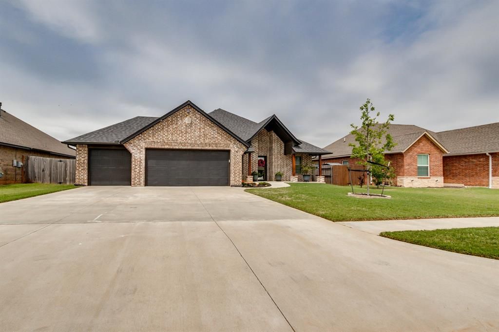 1731 W Zachary Way, Mustang, OK 73064