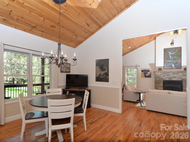 95 Creeks Edge Drive, Hendersonville, NC 28739