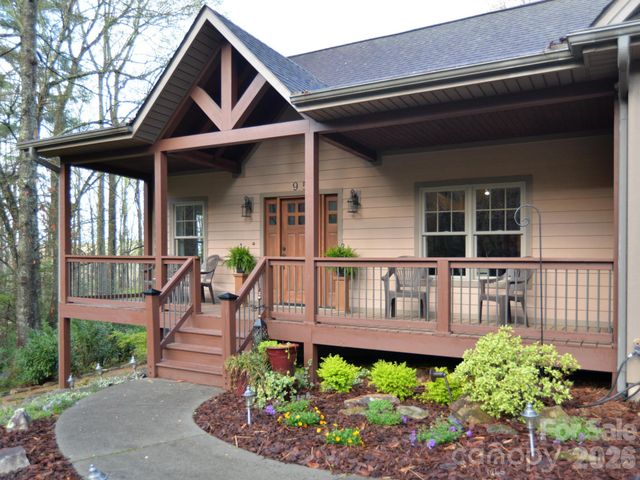 95 Creeks Edge Drive, Hendersonville, NC 28739