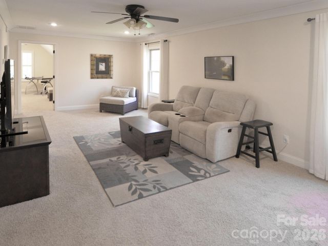 95 Creeks Edge Drive, Hendersonville, NC 28739