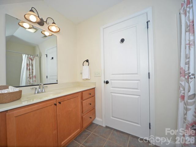 95 Creeks Edge Drive, Hendersonville, NC 28739