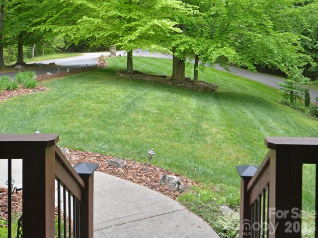 95 Creeks Edge Drive, Hendersonville, NC 28739