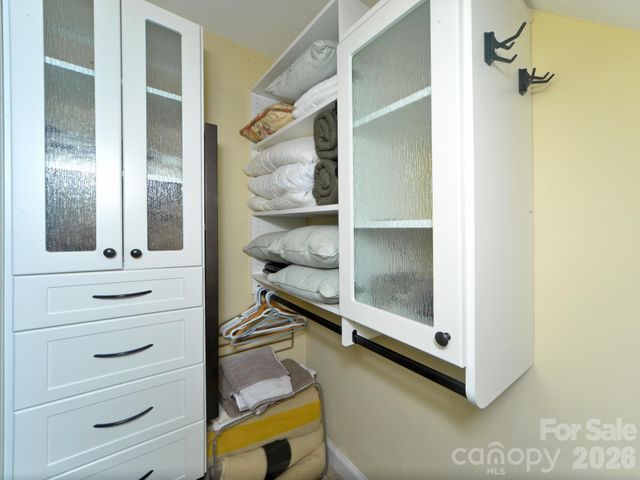 95 Creeks Edge Drive, Hendersonville, NC 28739