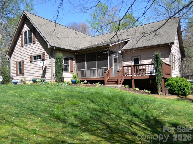 95 Creeks Edge Drive, Hendersonville, NC 28739