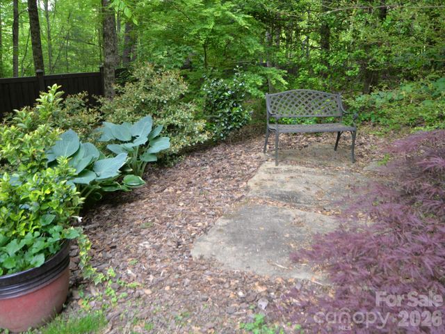 95 Creeks Edge Drive, Hendersonville, NC 28739