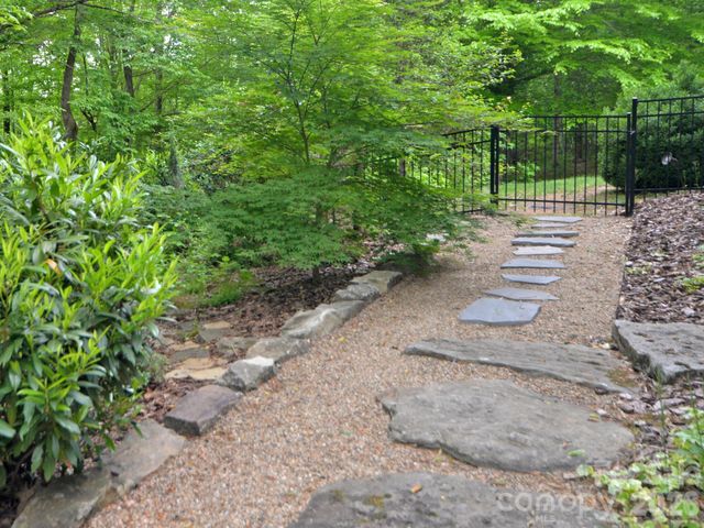 95 Creeks Edge Drive, Hendersonville, NC 28739