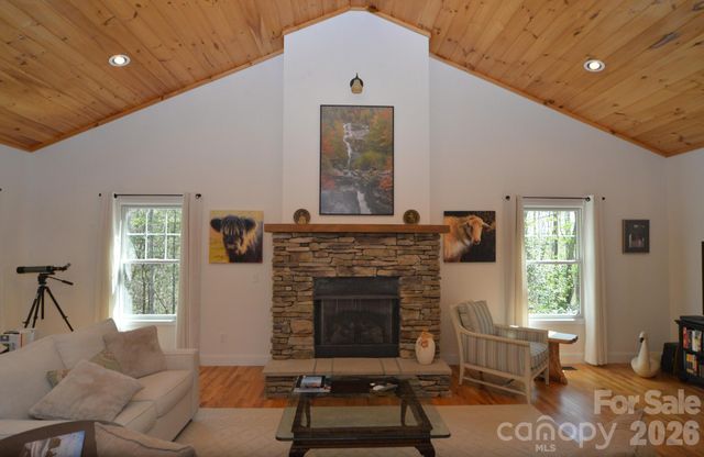 95 Creeks Edge Drive, Hendersonville, NC 28739