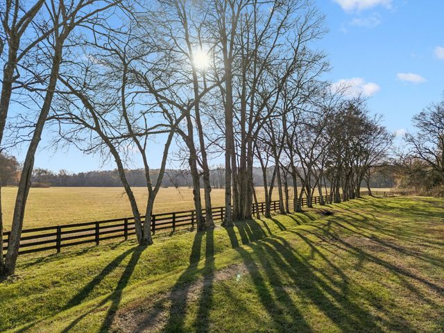 935 Leatherwood Creek Rd S, Pulaski, TN 38478