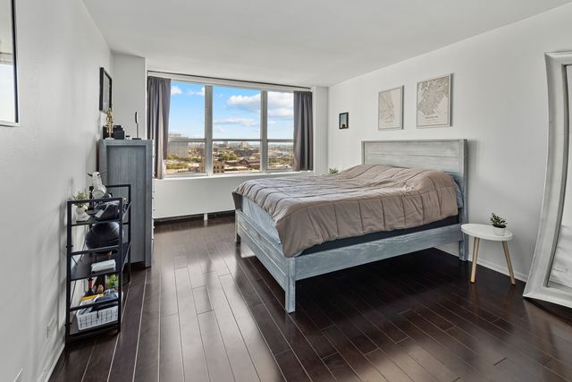 655 W Irving Park Road 1301, Chicago, IL 60613