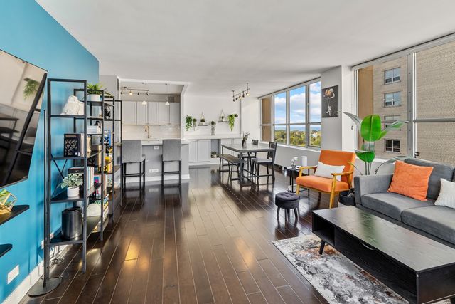 655 W Irving Park Road 1301, Chicago, IL 60613