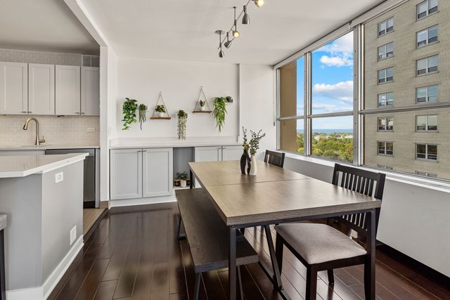 655 W Irving Park Road 1301, Chicago, IL 60613