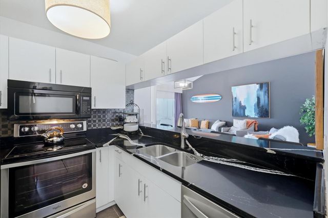 972 SANDPIPER CIRCLE 972, Bradenton, FL 34209