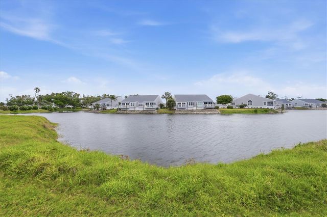 972 SANDPIPER CIRCLE 972, Bradenton, FL 34209