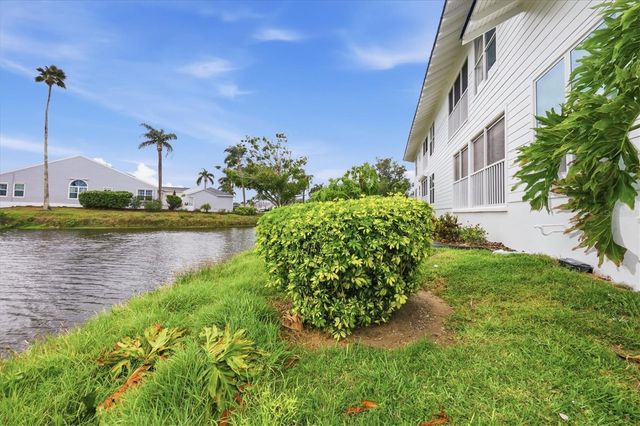 972 SANDPIPER CIRCLE 972, Bradenton, FL 34209