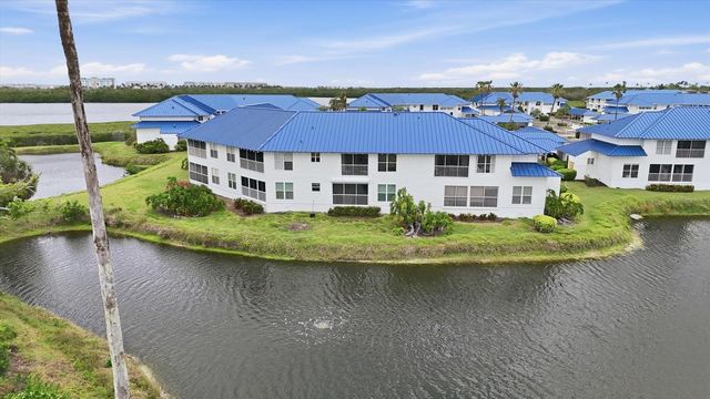 972 SANDPIPER CIRCLE 972, Bradenton, FL 34209