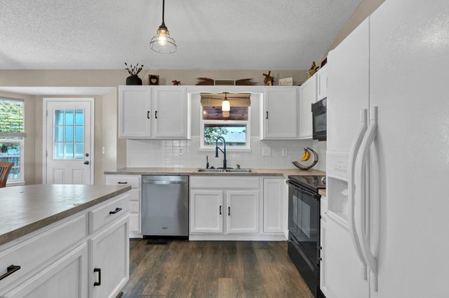 1730 E Winterset Circle, Wichita, KS 67052