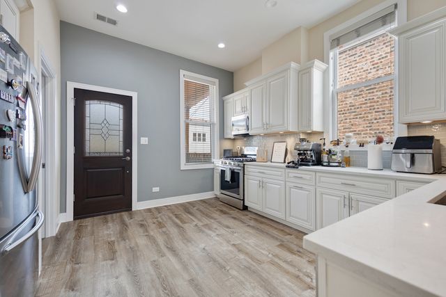 1446 W Lexington Street, Chicago, IL 60607