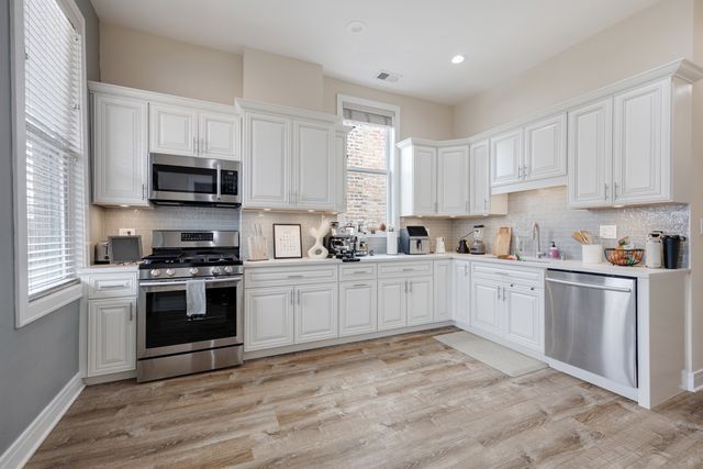 1446 W Lexington Street, Chicago, IL 60607