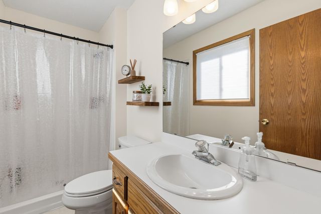 8375 Narcissus Street, Victoria, MN 55386