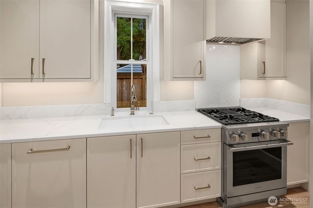 10911 SE 26th Street, Bellevue, WA 98004