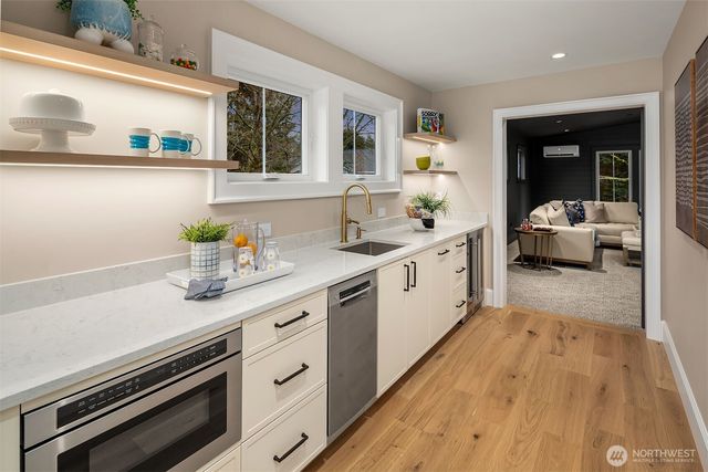 10911 SE 26th Street, Bellevue, WA 98004