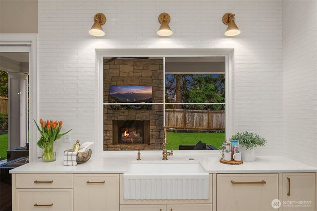 10911 SE 26th Street, Bellevue, WA 98004