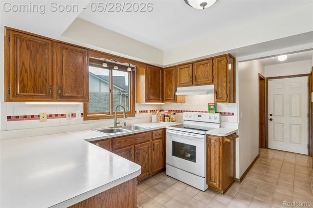 3583 Yardly Court, Sterling Heights, MI 48310