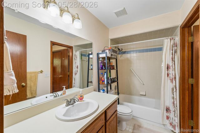 3583 Yardly Court, Sterling Heights, MI 48310