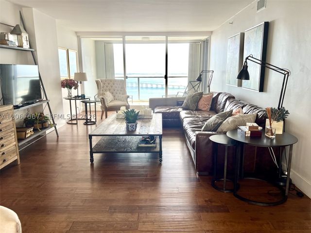 1541 Brickell Ave A3302, Miami, FL 33129