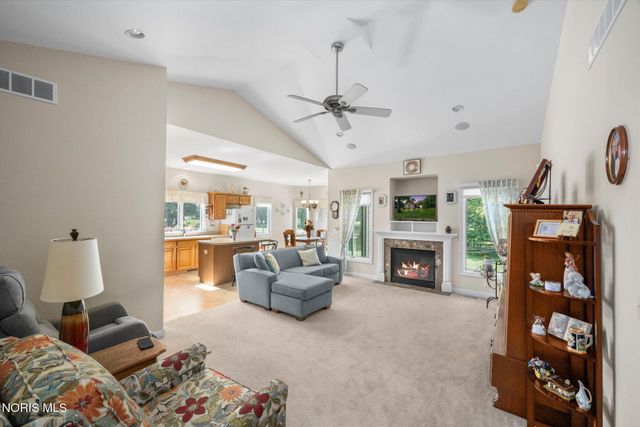 8339 Sycamore Woods Lane, Holland, OH 43528