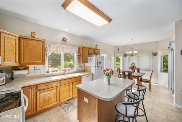 8339 Sycamore Woods Lane, Holland, OH 43528