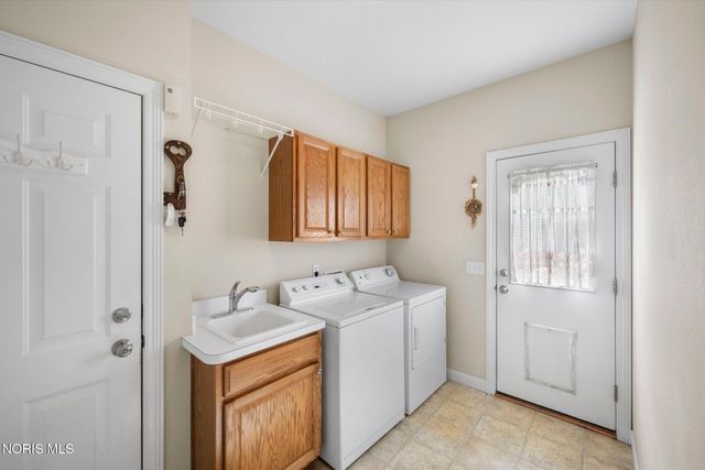 8339 Sycamore Woods Lane, Holland, OH 43528