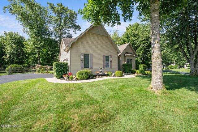 8339 Sycamore Woods Lane, Holland, OH 43528