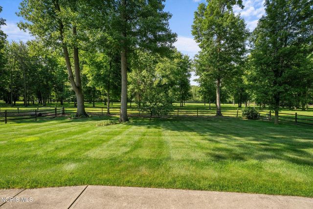 8339 Sycamore Woods Lane, Holland, OH 43528