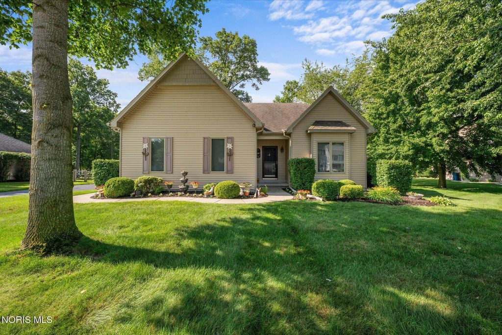 8339 Sycamore Woods Lane, Holland, OH 43528