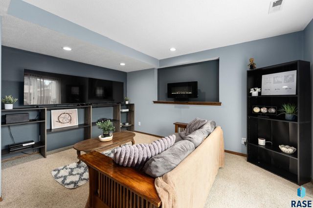 4709 E Alpine Cir Circle, Sioux Falls, SD 57110