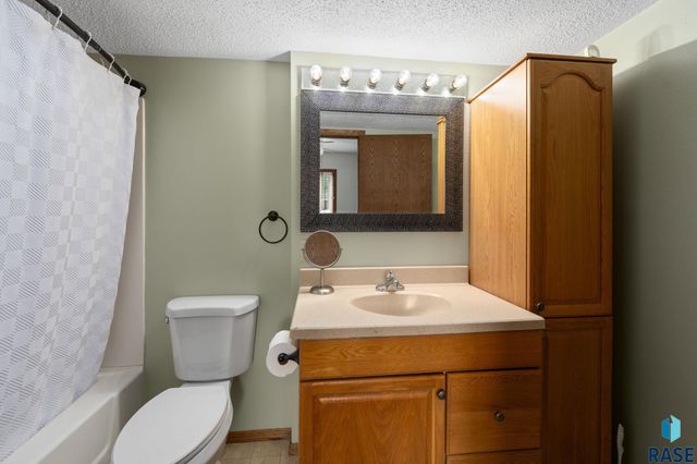 4709 E Alpine Cir Circle, Sioux Falls, SD 57110