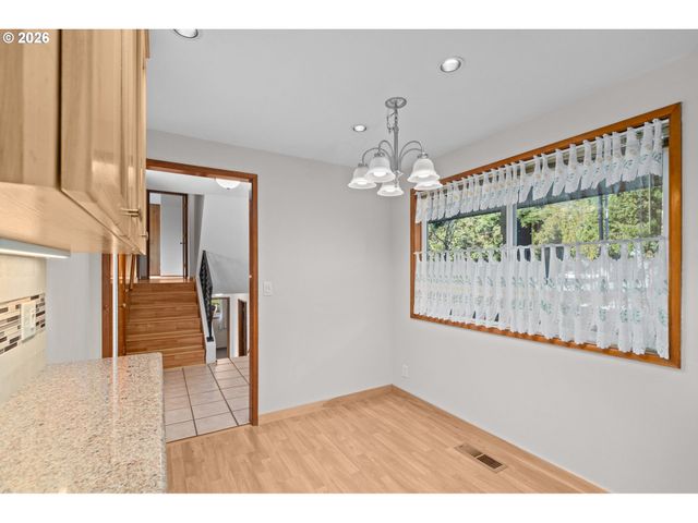 15916 S HENRICI Rd, Oregon City, OR 97045